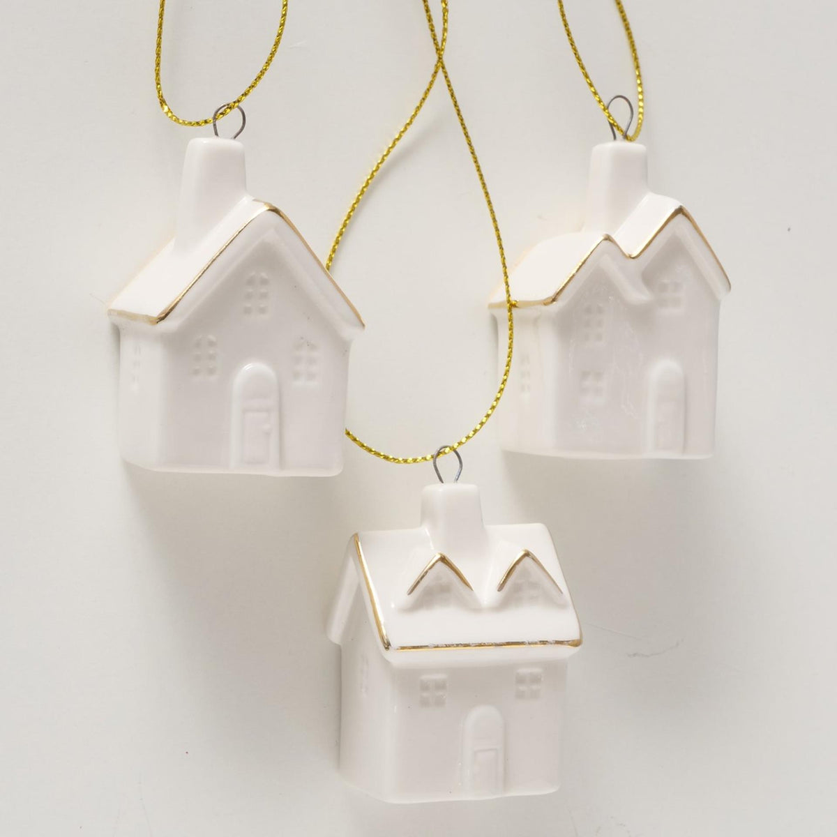 Boltze Home Weihnachtsanhänger Haus 3-teilig aus Porzellan