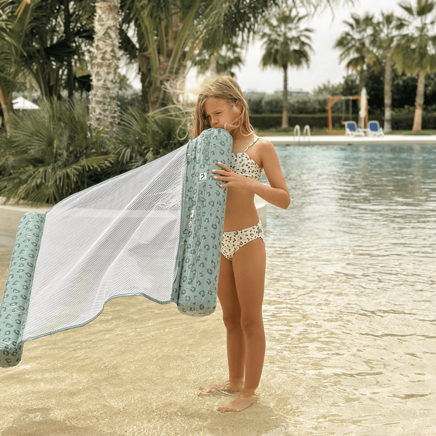 Leopard | grünes Wasser