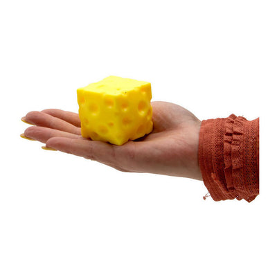 Jono Toys quetscht einen Käseblock aus