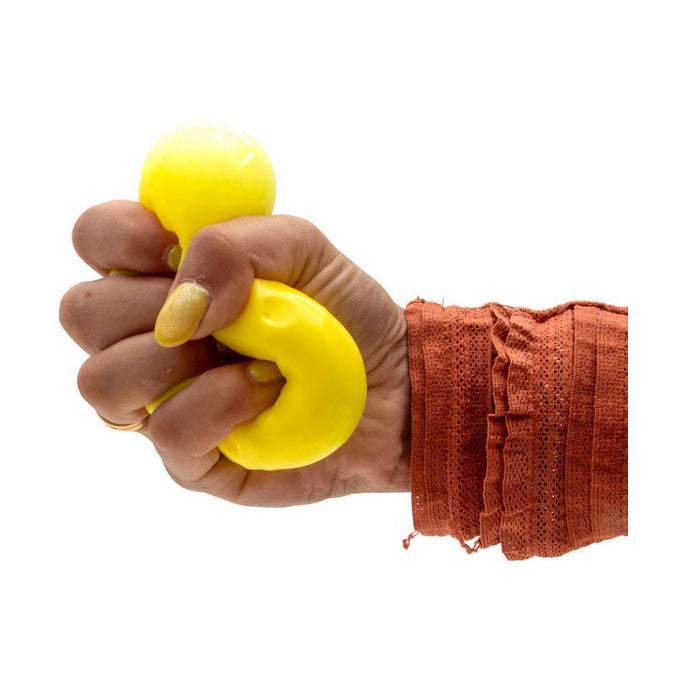 Jono Toys quetscht einen Käseblock aus