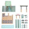 Playwood pastellfarbenes Parkhaus und Tankstelle aus Holz mit Aufzug