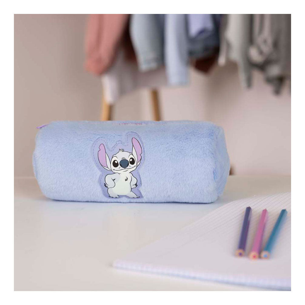 Stich aus Plüsch-Federmäppchen