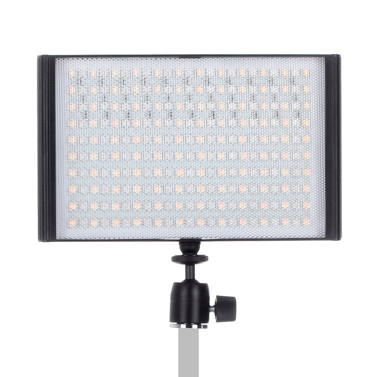 Falcon Eyes RGB LED Lampenset T8 inkl. Batterie