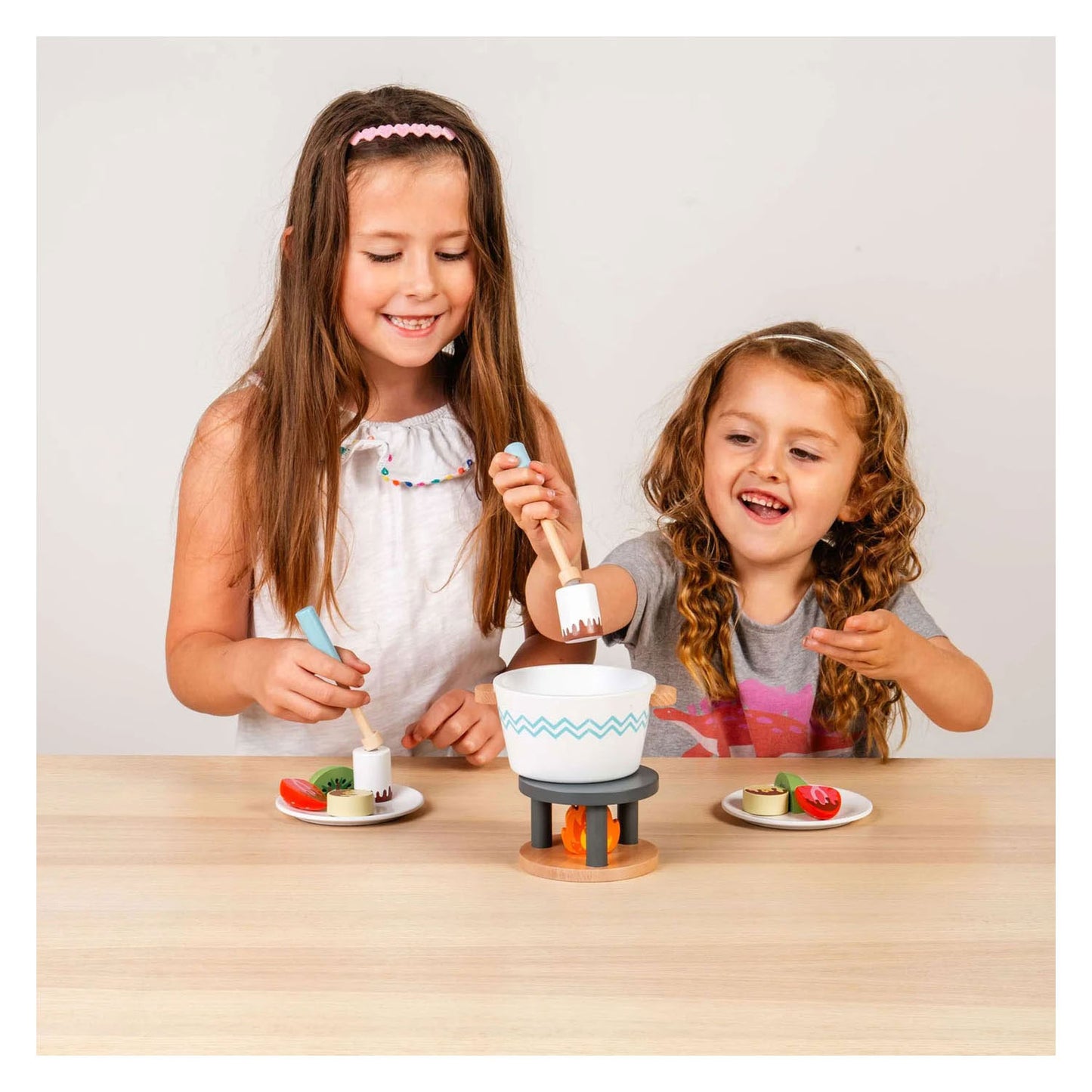Bigjigs Schokoladenfondue-Spielset aus Holz – 16-teilig.