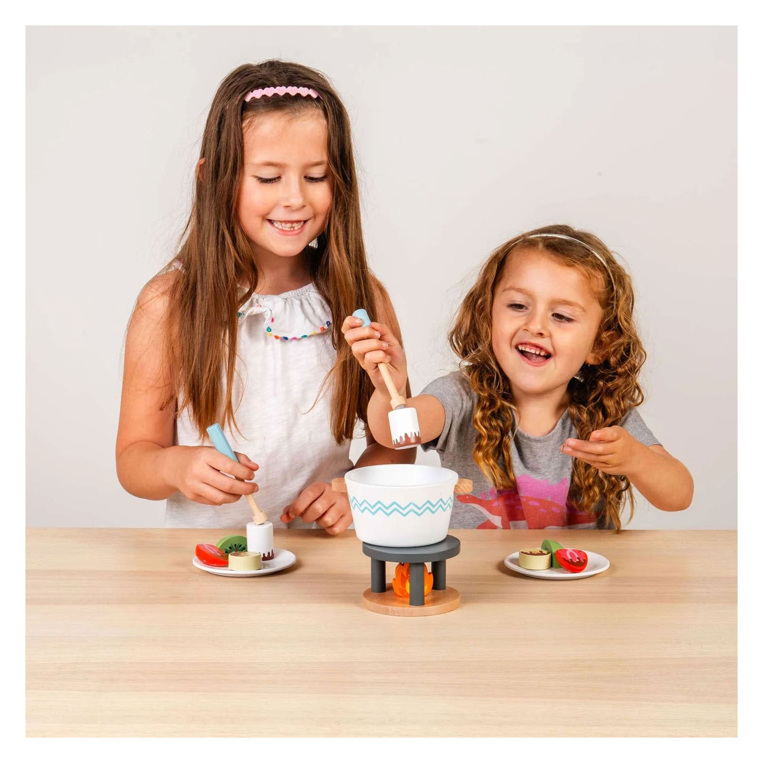 Bigjigs Schokoladenfondue-Spielset aus Holz – 16-teilig.
