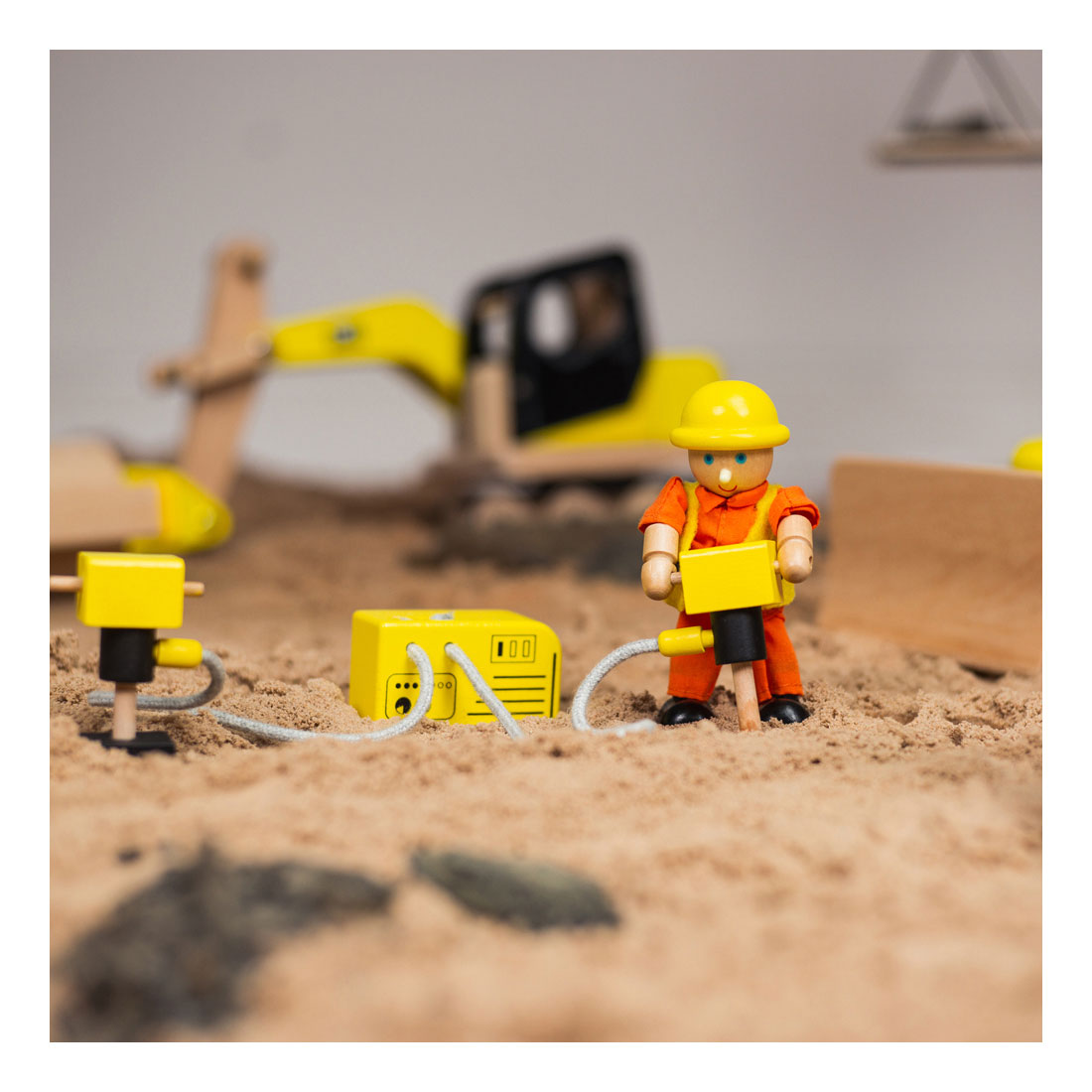 Tidlo Wooden Dollhouse Construction Workers Baumaterial, 13dlg.