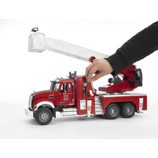 Bruder Mack Granite Fire Brigade Leiterwagen
