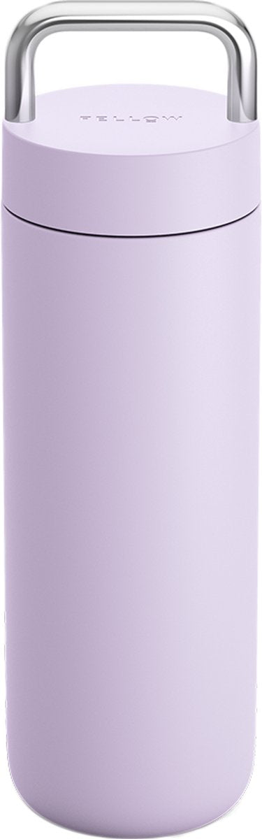 Kollege Tumbler Carter trägt Peri Twinkle