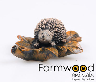 Bauernhofholztiere Igel auf Tablett natur L10cm