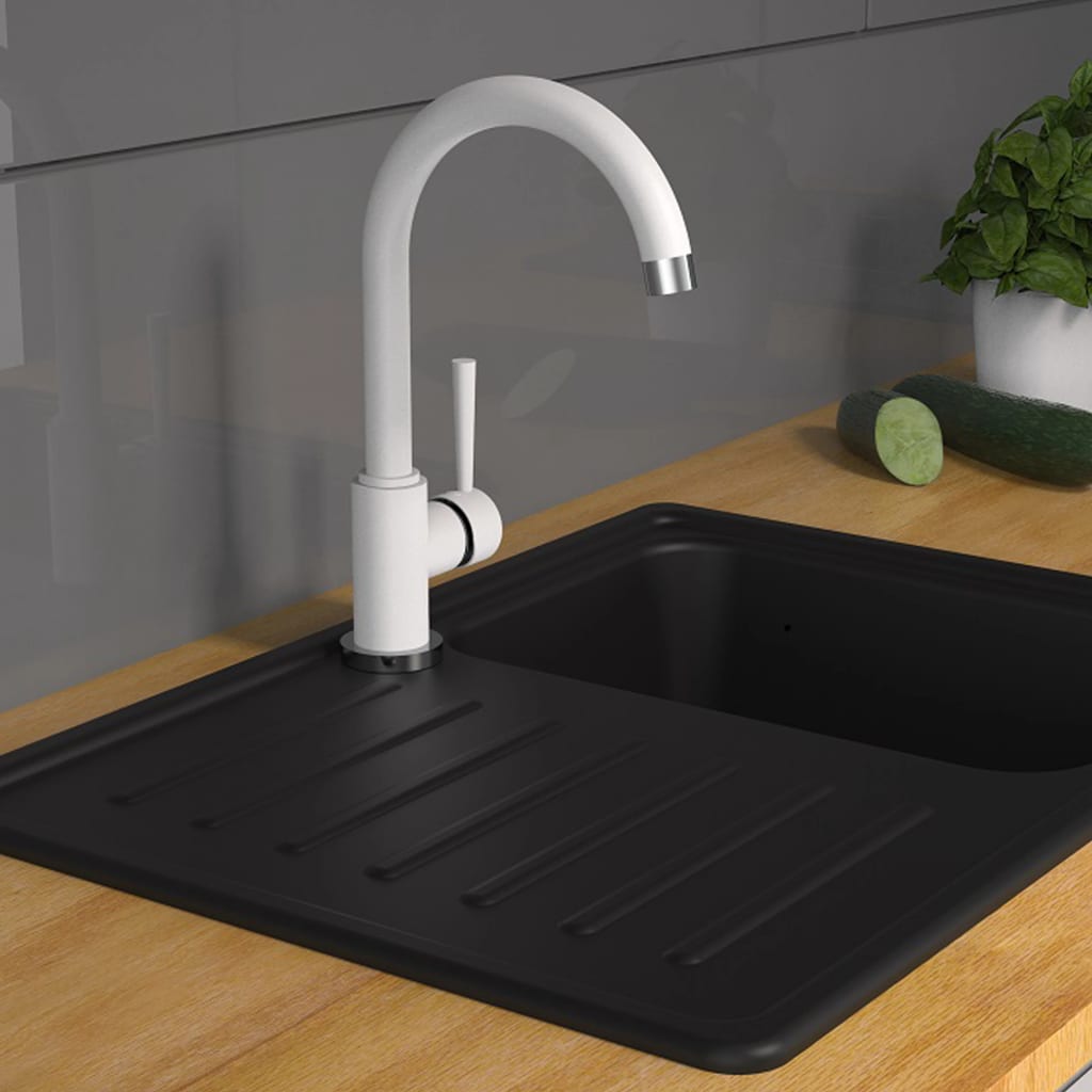 Schütte Schütte ein Tutton -Mixer mit runden Spout Cornwall White