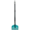 Trixie Dirt kann mit Rake graublau