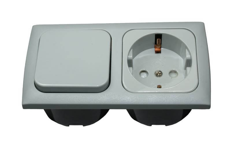 C-line Kombischalter und Wandsteckdose mit opalem Abdeckrahmen 2x grau