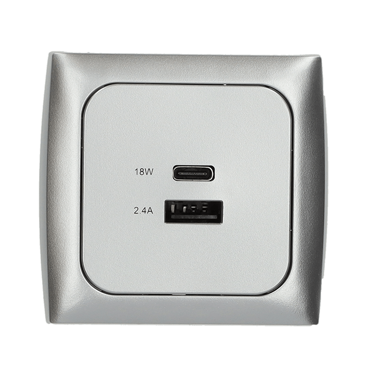 C-Line USB-Ladesteckdose mit USB-A und USB-C mit opalem Abdeckrahmen silber