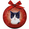Viele Geschenke Weihnachtskugel Gefriert schwarze weiße Katze rot
