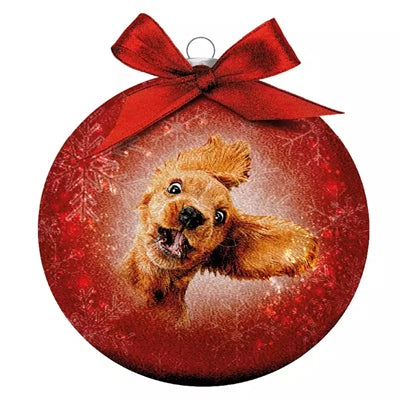 Viele Geschenke Weihnachtskugel gefrosteten verrückten Hund rot