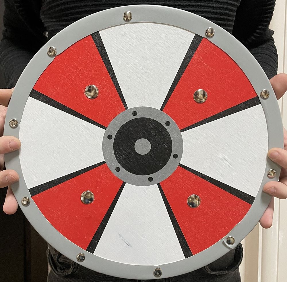 Woodsy wooden shield, round. 31 cm.