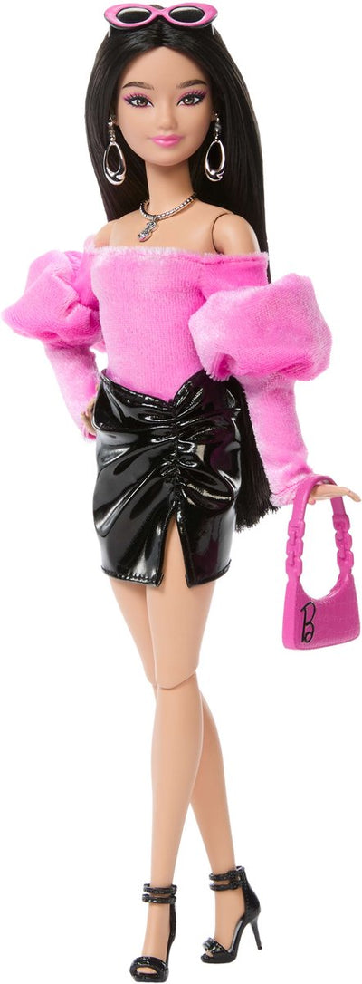 Barbie im Deluxe-Stil – mit glänzendem Minirock und schwarzen Haaren – Modepuppe