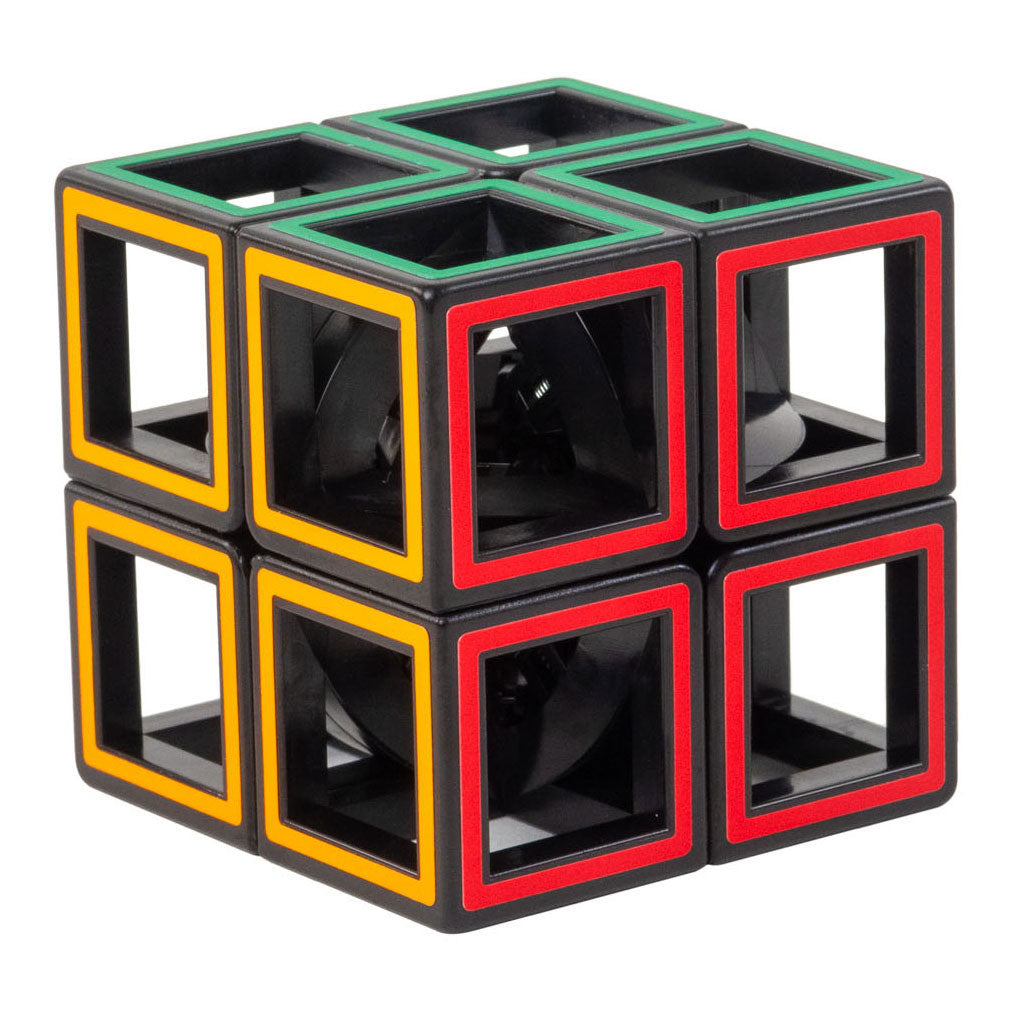 Neueste Spielzeuge sind ein zwei mal zwei hohler Puzzle-Würfel