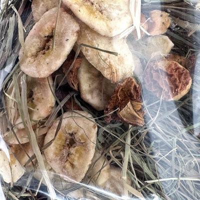 Ausgezeichnete Gewürzheubanane und Apfel
