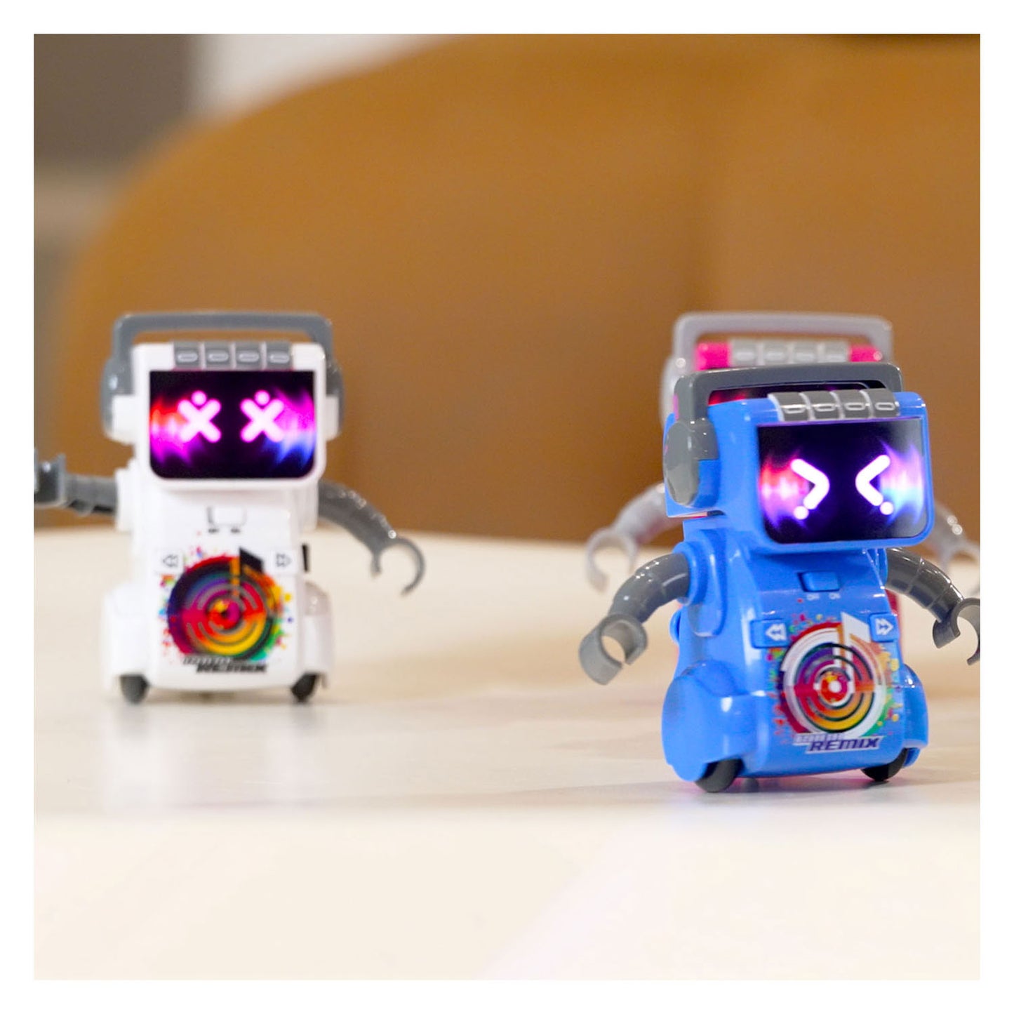 Silverlit Robo Remix weißer Tanzroboter – inkl. LED-Beleuchtung