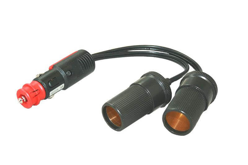 12-Volt-Adapterkabel von Uni-Stecker auf Doppelsteckdose für Zigarettenanzünder