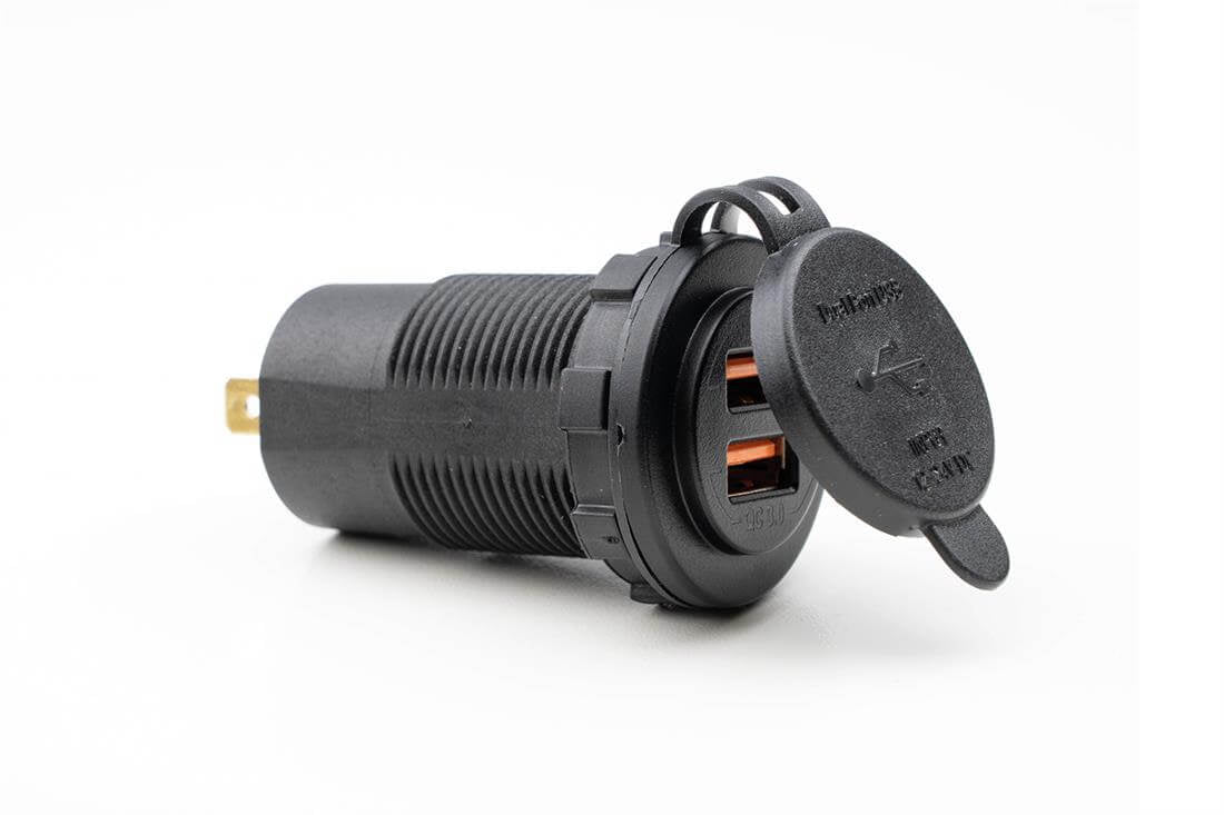 Integriertes Powerline-USB-Ladegerät mit USB-A 2.4a und USB-A QC3.0