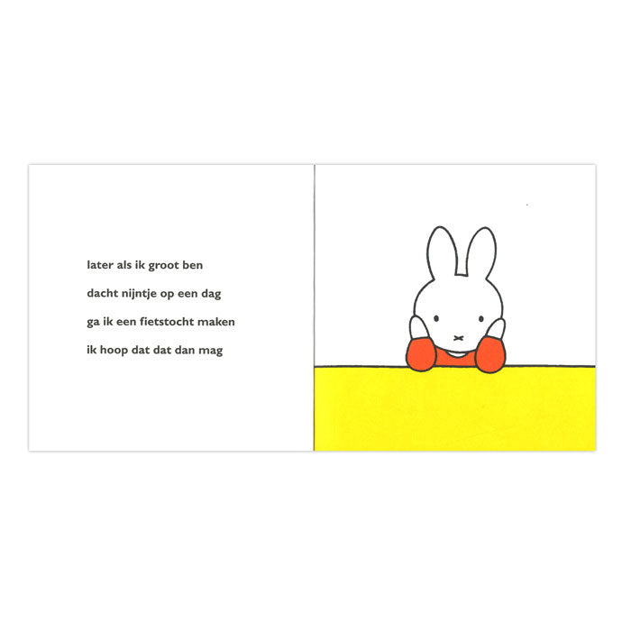 Zentrales Buchhaus Miffy auf dem Fahrrad