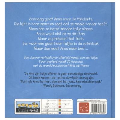Anna im Central Book House wirft ihre Tutjes weg
