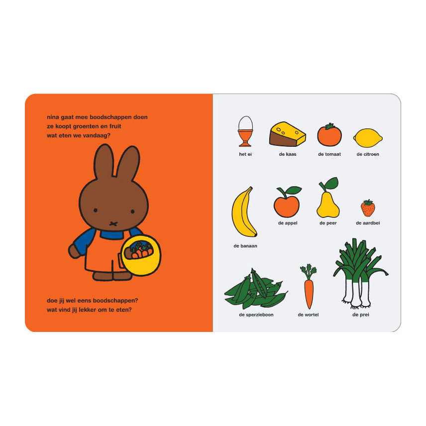 Central Book House schaut zu und liest zusammen mit Miffy