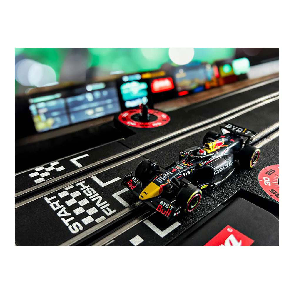 Carrera Oracle Red Bull Racing RB19 m. Verstappen, Nr. 1 – 1:43