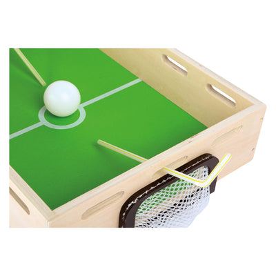 Kleiner Fußballspiel aus Holzhölzernblasen