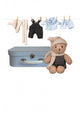 Egmont Morris mit Kleidung im Koffer. 29x