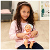 Neugeborenes Baby Badpop muss ein Bad nehmen