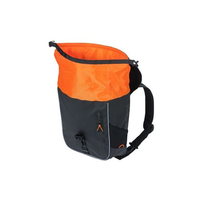 Basil Miles Tarpaulin Bicycle Backpack - Wasserdichter schwarzer Rucksack für Männer und Frauen, 17 Liter Fassungsvermögen