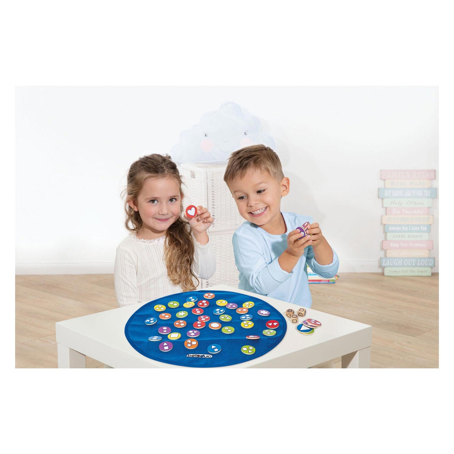 Beleduc Shaps Formen und das Spiel des Kombinationskindes