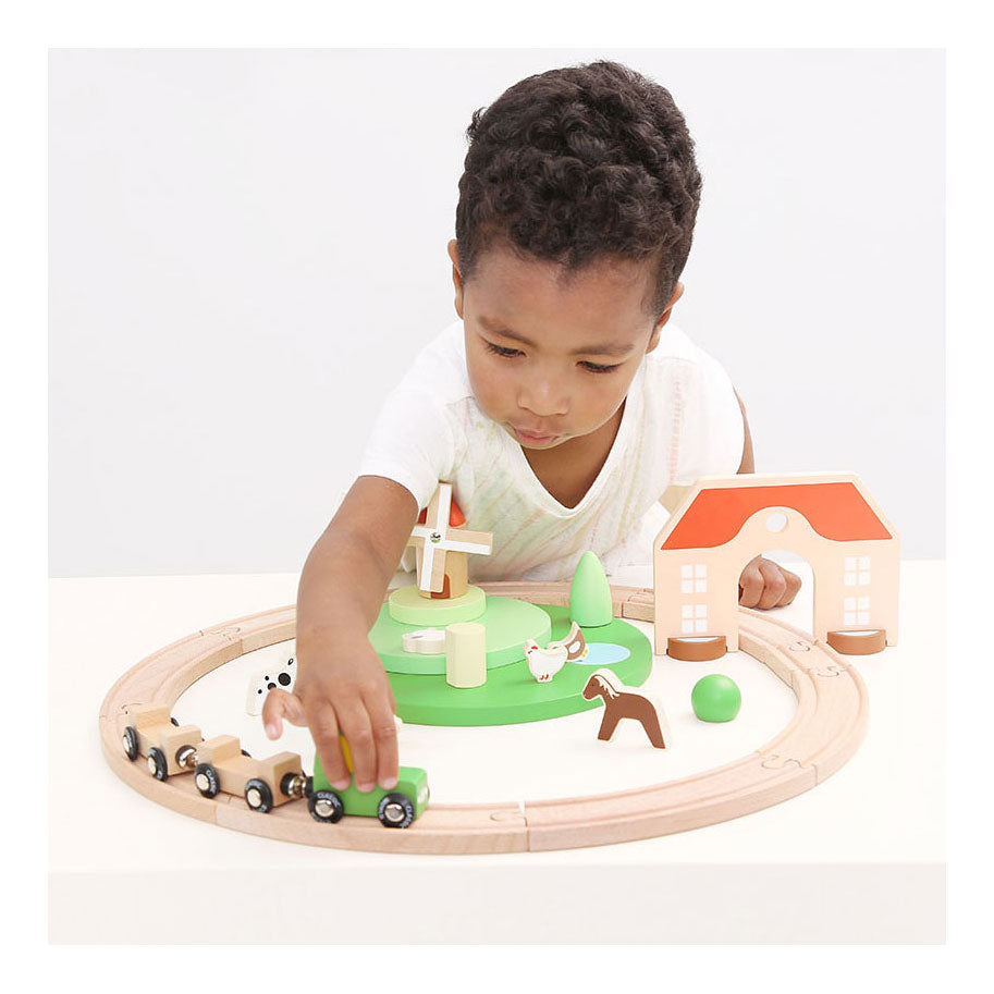 Classic World World Holz-Bauernhof-Eisenbahn-Spielset, 28-teilig.