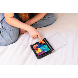 Smartgames IQ Flow – logisches Denkspiel Reiserätsel – 120 Aufgaben mit Schiebemechanismus – lehrreiches Solospiel – ab 7 Jahren