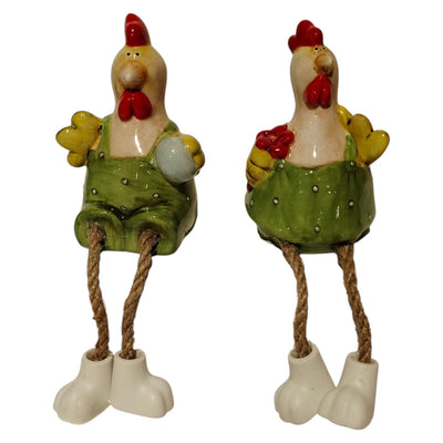 Huhn mit herabhängenden Beinen, Atmosphäre im Herrenhaus, 6,3 x 6,4 x 9,8 cm