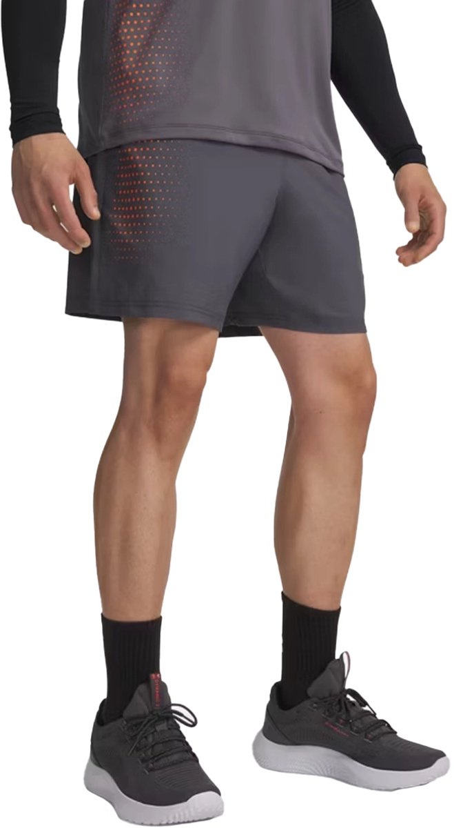 Under Armour UA Tech Play kurze graue Herren-Sporthose – Castlerock Outrageous Orange Outrageous Orange