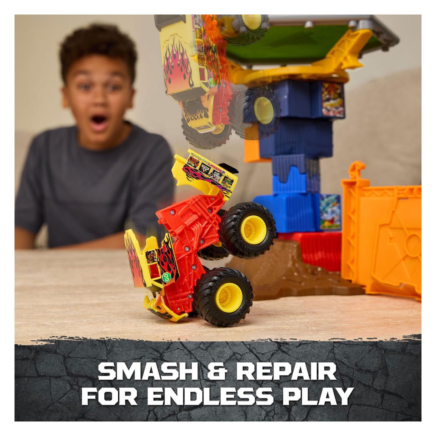 Monster Jam Spin Master Spielzeug-Crashkurs-Set mit Monstertruck 1:64.
