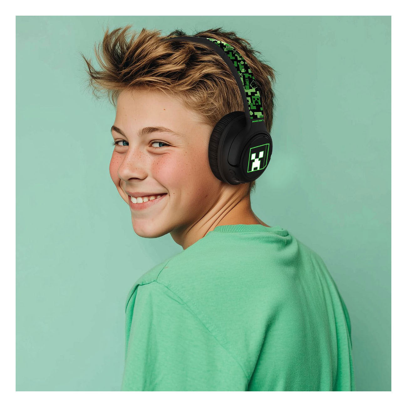 Die LED der Minecraft-Bluetooth-Kopfhörer leuchtet auf