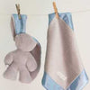 Kuschelhase grau mit blauen Ohren. 26