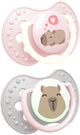 Difrax Lovi Schnuller dynamisch – edel – 0 bis 6 Monate – Capybara – rosa grau – 2 Stück