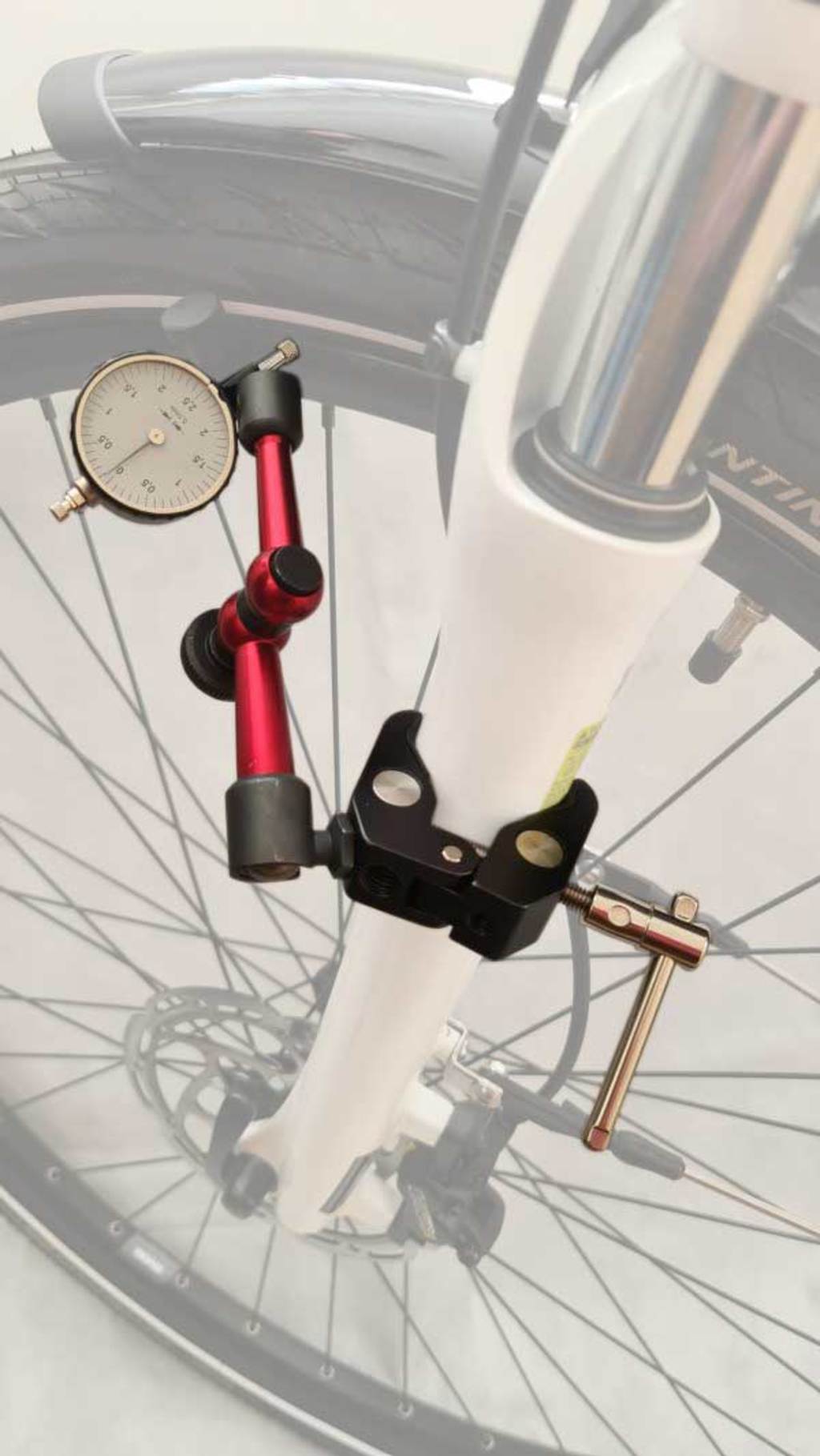 Superspark GRS Super Centrisimo Radrichtmaschine an der Gabel