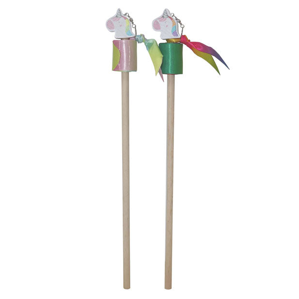 Holzstab mit Einhorn-Tanzband