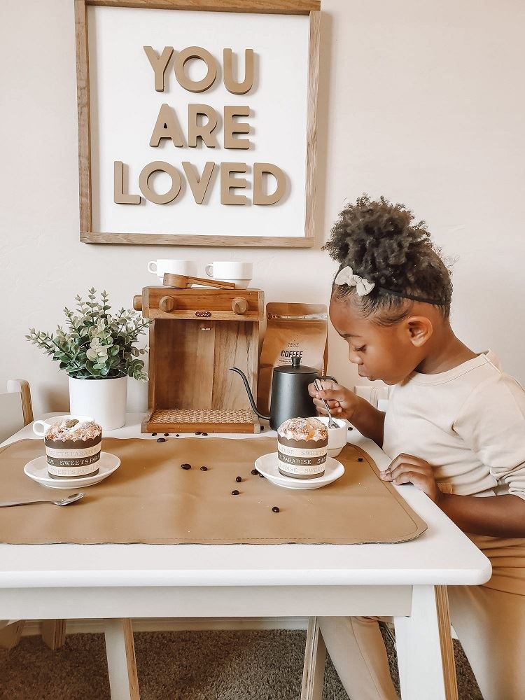 Poppie Barista aus Teakholz. 4+