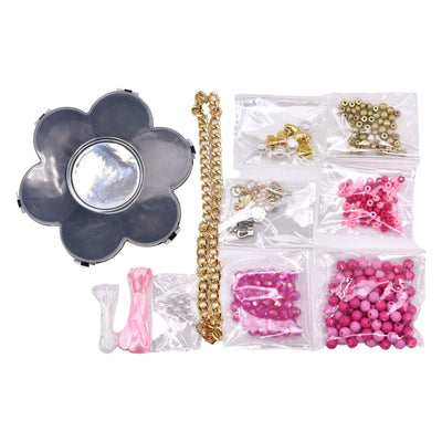 Trendiges Schmuckset mit Kettenanhängern