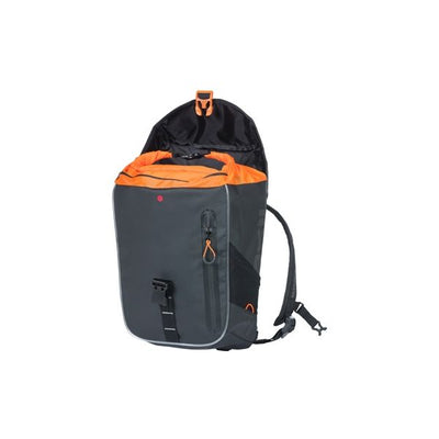Basil Miles Tarpaulin Fahrradrucksack Nordlicht – Wasserdichter schwarzer Rucksack für Radfahrer – 17L – Unisex – Sportlich – Schwarz