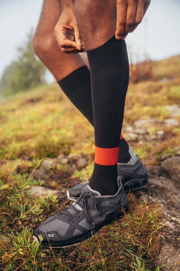 Falke Ru Kompression Energy Running Kompression Anti Schweiß atmungsaktive schnell trocknende Sportsocken Herren weiß – Größe 39–42 W3