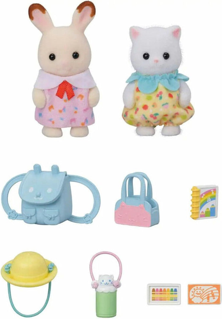 Sylvanian Family 5747 Duo bestehend aus Kleinkindfreunden, die gemeinsam spazieren gehen – 2 samtweiche Spielfiguren